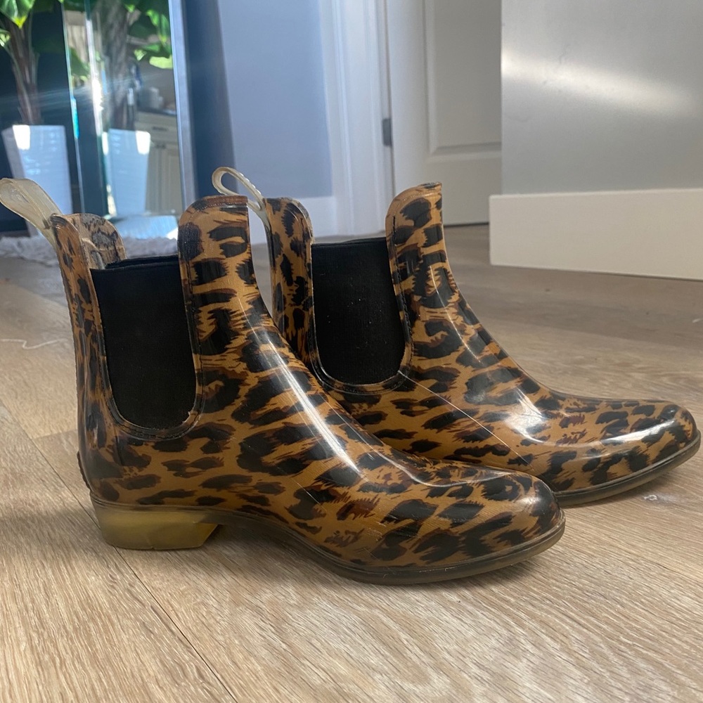 LEOPARD J CREW RAIN BOOTIE SIZE 6